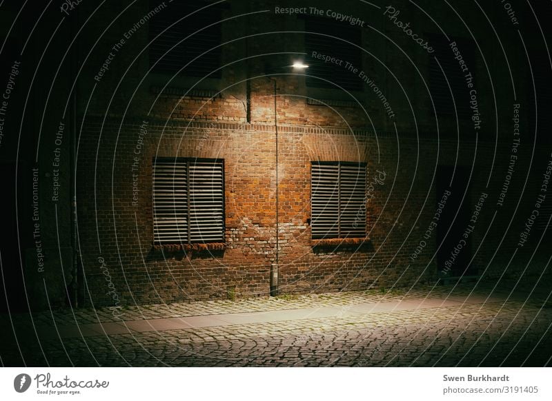 Macht was draus Umwelt Herbst Winter Stadt Hafenstadt Stadtrand Altstadt Menschenleer Haus Industrieanlage Fabrik Ruine Bauwerk Gebäude Architektur Mauer Wand