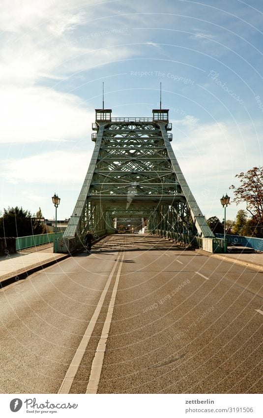 Blaues Wunder ohne Auto Altstadt Architektur Brücke Dresden Elbufer Hauptstadt Ferien & Urlaub & Reisen Reisefotografie Sachsen Stadt Städtereise Tourismus