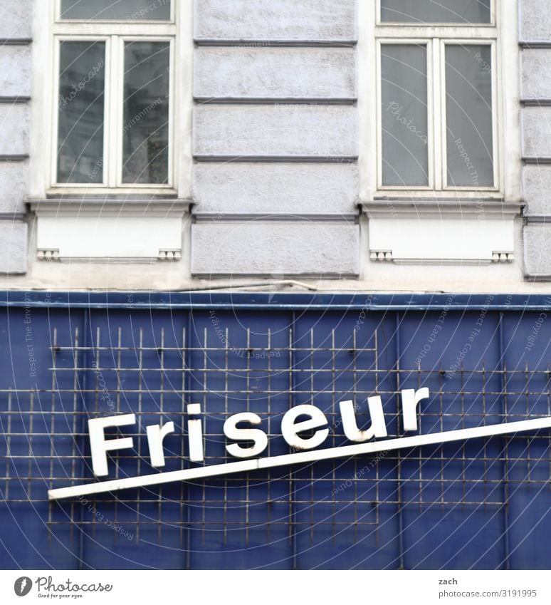 haarige Angelegenheit schön Haare & Frisuren Wellness Friseur Stadt Stadtzentrum Haus Mauer Wand Fassade Fenster Arbeit & Erwerbstätigkeit blau grau