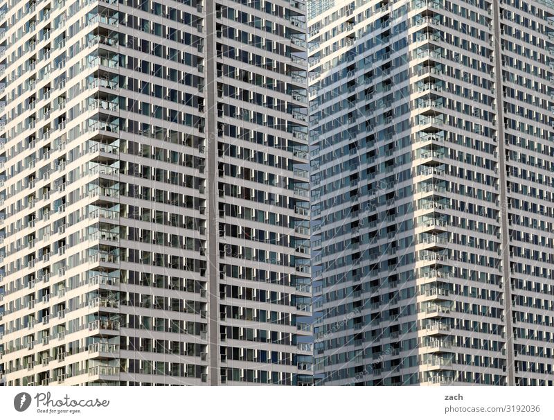 Nachbarschaft Bratislava Slowakische Republik Stadt Hauptstadt Stadtzentrum überbevölkert Haus Hochhaus Bankgebäude Mauer Wand Fassade Balkon Fenster