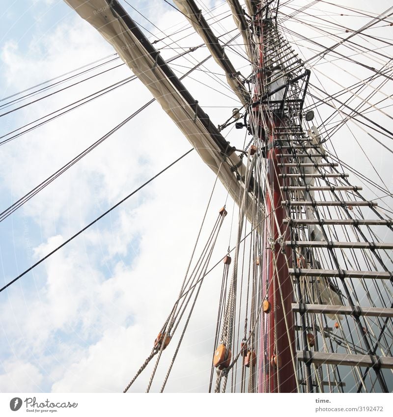 Halswirbelsäulentraining (XXII) Himmel Wolken Schönes Wetter Schifffahrt Segelschiff Mast Leiter Seil Tau Holz Linie hoch maritim Zusammensein Ausdauer