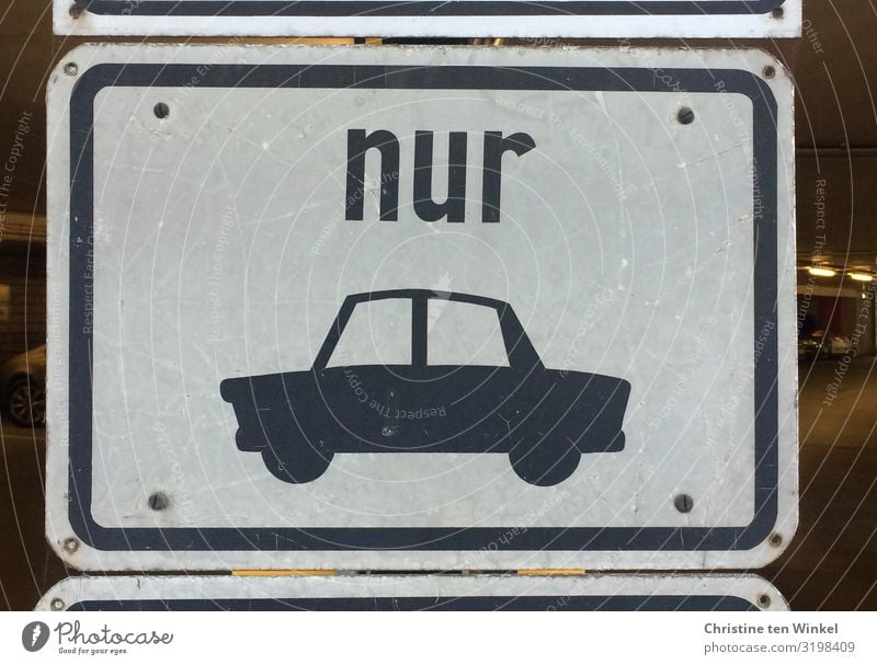 Hinweisschild nur Autos Verkehr PKW Zeichen Schriftzeichen Schilder & Markierungen Warnschild authentisch außergewöhnlich einzigartig lustig nah Originalität