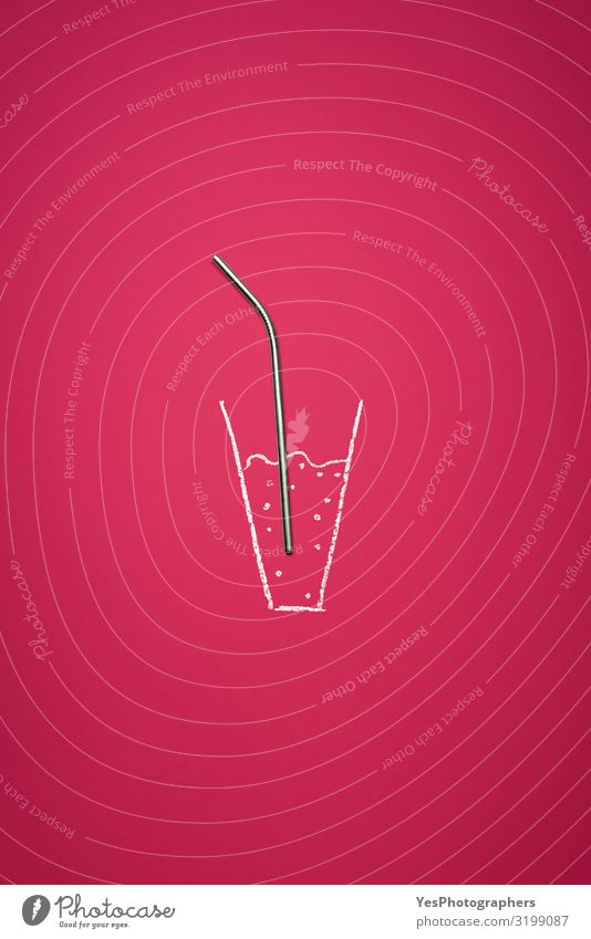 Umweltfreundliches Metallstroh in gezogenem Glas. Wiederverwendbarer Trinkstrohhalm Getränk trinken Trinkwasser Trinkhalm Lifestyle nachhaltig rot Sorge