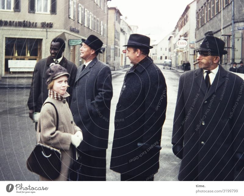 Damenbild mit Gruppe* maskulin feminin Mädchen Mann Erwachsene 5 Mensch Stadtzentrum Haus Geschäftsleute Bürogebäude Fassade Straße Wegkreuzung Hemd Mantel