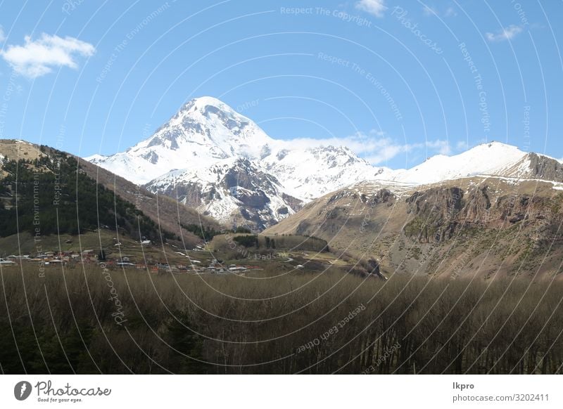 der Berg im kaukasischen Land schön Ferien & Urlaub & Reisen Tourismus Sommer Schnee Berge u. Gebirge wandern Natur Landschaft Himmel Wolken Gras Park Hügel