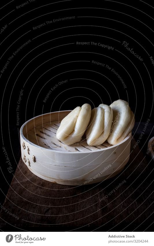 Brötchen im Bambus-Dampfer Dampfschiff Essen zubereiten Tradition Lotos Brot gua bao Lebensmittel Snack Speise Korb lecker Teigwaren Orientalisch Mahlzeit