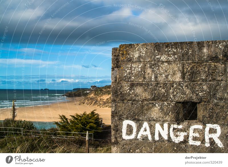 Vorsicht: Die Deutschen kommen! Umwelt Landschaft Wasser Himmel Wolken Sonne Frühling Klima schlechtes Wetter Hügel Wellen Küste Strand Bucht Stein Sand Gefühle