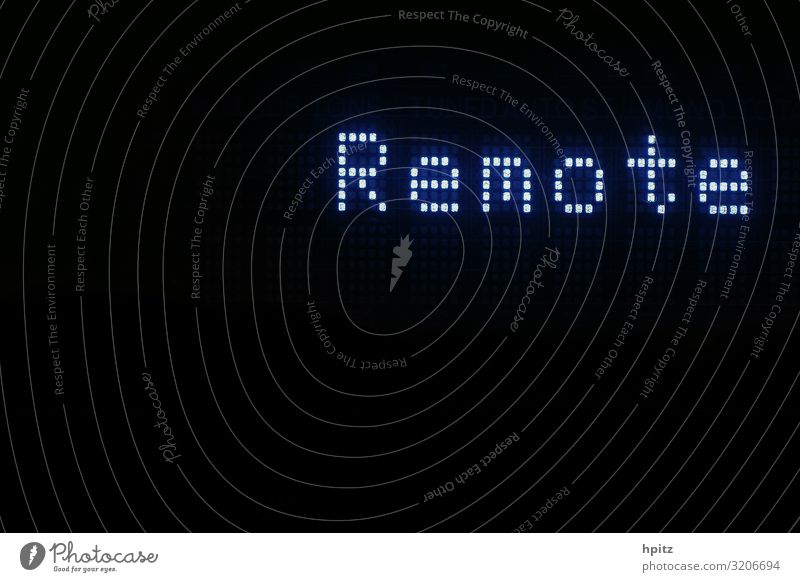 remote Medienbranche Telekommunikation Computer Notebook Fortschritt Zukunft Informationstechnologie Internet Zeichen Schriftzeichen schwarz weiß bedrohlich