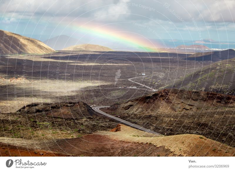 Somewhere over the rainbow Natur Landschaft Erde Himmel Wolken Herbst Regenbogen Hügel Lanzarote Nationalpark Timanfaya Straße außergewöhnlich schön blau braun