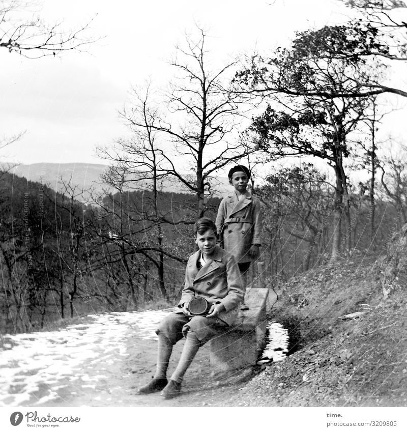 unterwegs im Harz maskulin Junge Bruder 2 Mensch Umwelt Natur Landschaft Himmel Horizont Winter Schönes Wetter Schnee Baum Wald Berge u. Gebirge Mantel Mütze