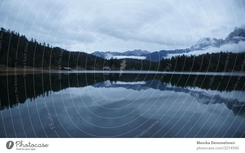 Bergseeliebe See Wasser ruhig Reflexion & Spiegelung Natur Landschaft Außenaufnahme Menschenleer Farbfoto Seeufer Idylle Erholung Wasseroberfläche Himmel