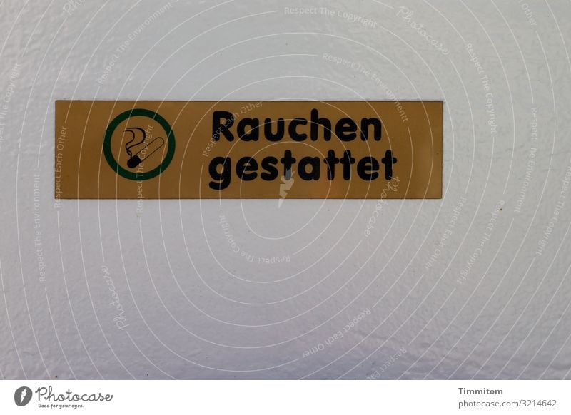 Raucherlaubnis Ferien & Urlaub & Reisen Gastronomie Metall Schilder & Markierungen Hinweisschild Warnschild alt gold grau schwarz Erlaubnis Rauchen Farbfoto