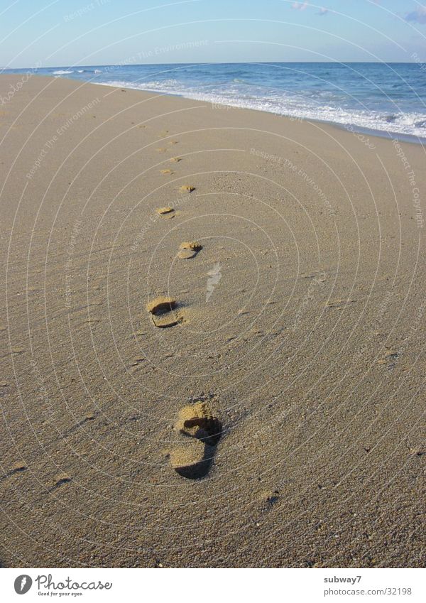 Spaziergang am Meer Strand Fußspur Ferien & Urlaub & Reisen Spanien Wellen Brandung Freizeit & Hobby ruhig Erholung gehen wandern Europa Küste Sommer Spuren