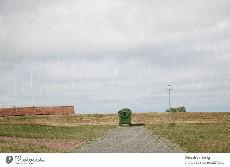 Entsorgt Feld Nordsee Insel Container Umwelt Müllbehälter Farbfoto Gedeckte Farben Außenaufnahme Menschenleer Tag Zentralperspektive