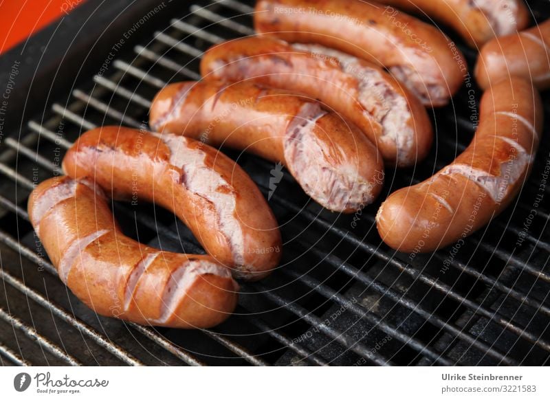 Aufgeplatzte, leckere Rote Würste auf dem Grill Lebensmittel Wurstwaren Ernährung Mittagessen Gesunde Ernährung Sommer Sommerurlaub Party Feste & Feiern Essen