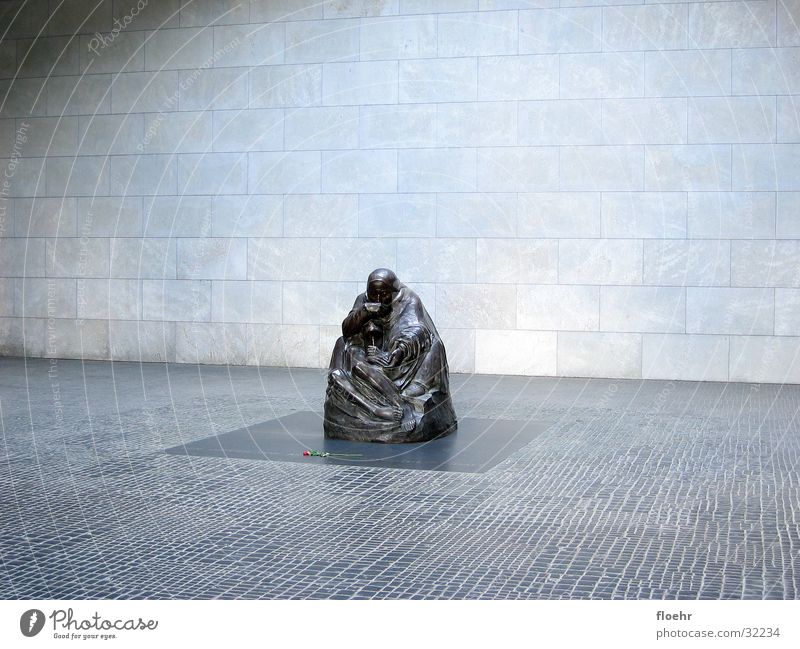 Gedenken Neue Wache erinnern historisch Berlin Gedänkstätte Pieta Deutschland