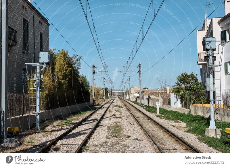 Stahleisenbahnstrecke in der Stadt Eisenbahn Bahn Transport Schiene System Route Dienst transferieren Öffentlich reisen Ausflug Linie Fracht logistisch