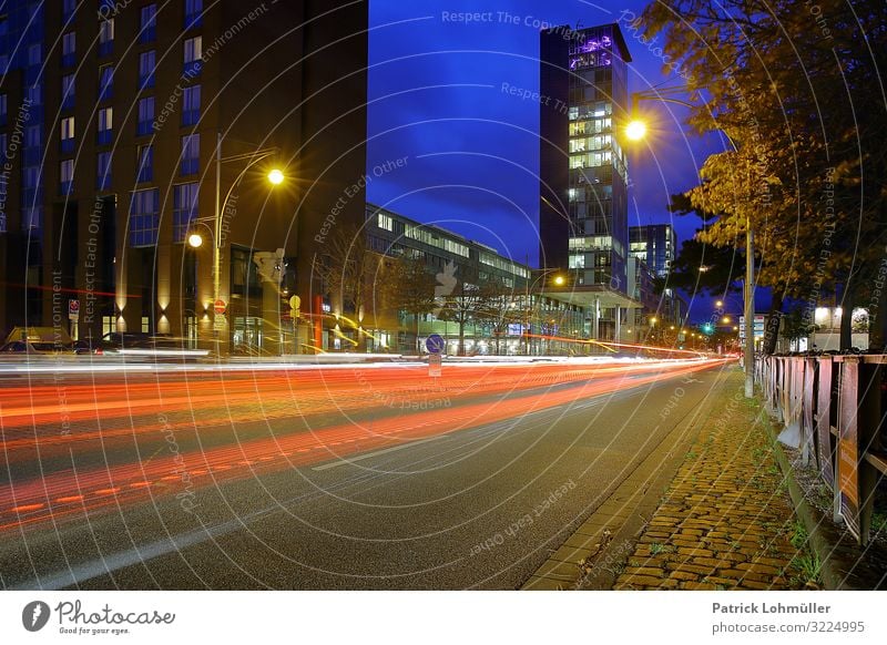 Hauptstraße Büro Umwelt Himmel Freiburg im Breisgau Deutschland Baden-Württemberg Kleinstadt Stadt Stadtzentrum Skyline Hochhaus Bahnhof Bauwerk Gebäude