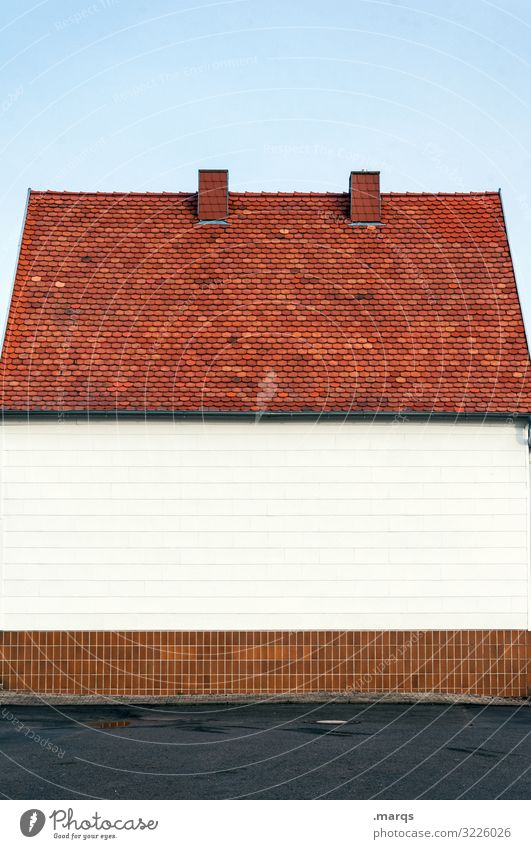 Haus Wolkenloser Himmel Mauer Wand Fassade Dach Schornstein 1 Häusliches Leben leer trist Leerstand Dorf Immobilienmarkt Farbfoto Außenaufnahme Menschenleer