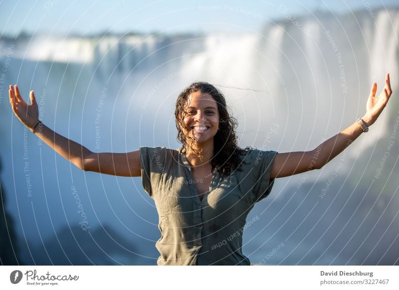 Frei sein Ferien & Urlaub & Reisen Tourismus Abenteuer Freiheit Sightseeing Expedition feminin 1 Mensch Wasser Wolkenloser Himmel Schönes Wetter Urwald