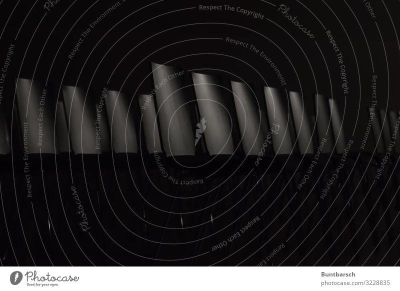 black chairs elegant Innenarchitektur Möbel Stuhl Raum Stuhlreihe Schule Studium Arbeitsplatz Büro Saal Seminarraum Hörsaal Sitzung sprechen dunkel modern