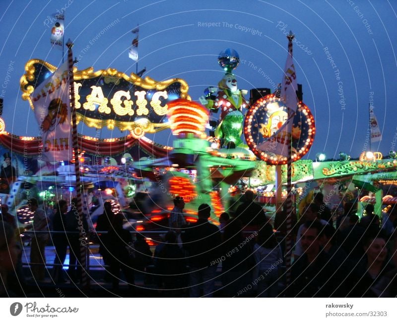 Volksfest Achterbahn Jahrmarkt Nacht Dämmerung Abend Licht Lichtspiel Würzburg Langzeitbelichtung kiliani Mensch langszeitbelichtung