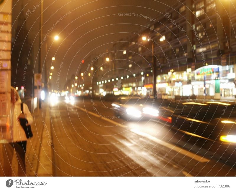 Straße in Berlin Langzeitbelichtung Physik Nacht Verkehr Nachtleben PKW Wärme Abend