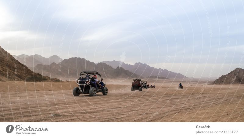 Reise von Touristen in die Wüste mit dem Offroad-Buggy in Ägypten Erholung Ferien & Urlaub & Reisen Tourismus Ausflug Abenteuer Sommer Berge u. Gebirge