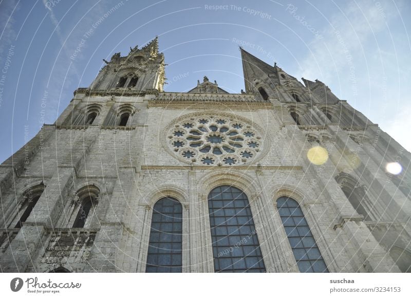 alte kirche irgendwo in frankreich Kirche Gebäude Architektur Außenaufnahme Menschenleer Sehenswürdigkeit Religion & Glaube historisch Wahrzeichen Dom Fassade