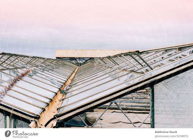 Glasgewächshausdächer bei bedecktem Himmel Gewächshaus Dach Bauernhof ländlich Business Garten Arbeit Anlaufstelle Gartenbau Polycarbonat Konstruktion