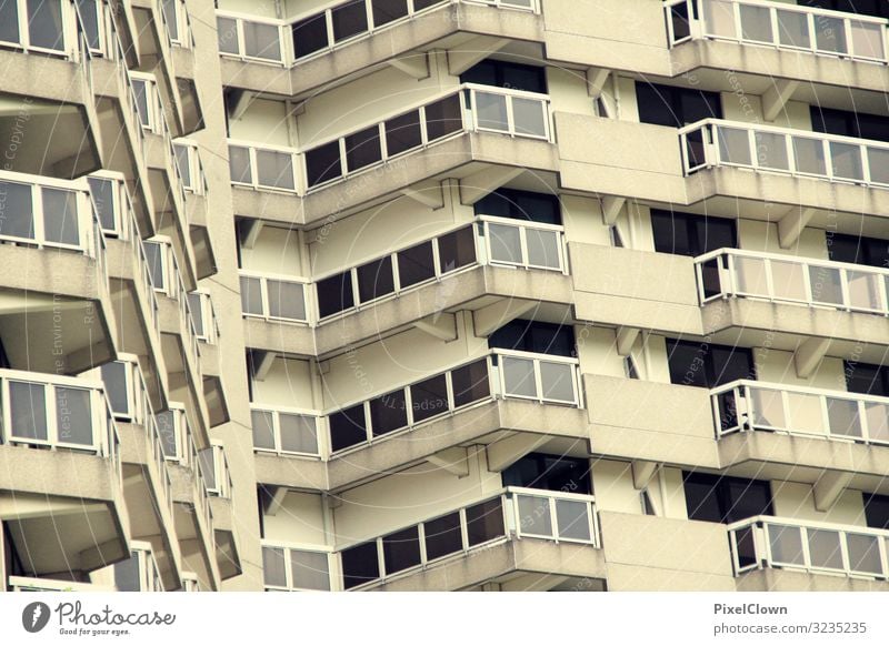 Hochhaus schöner wohnen Architektur Wohnen Gebäude Fassade Fenster Wohnung Menschenleer Stadt Balkon anonym Außenaufnahme Bauwerk Gedeckte Farben modern Trist