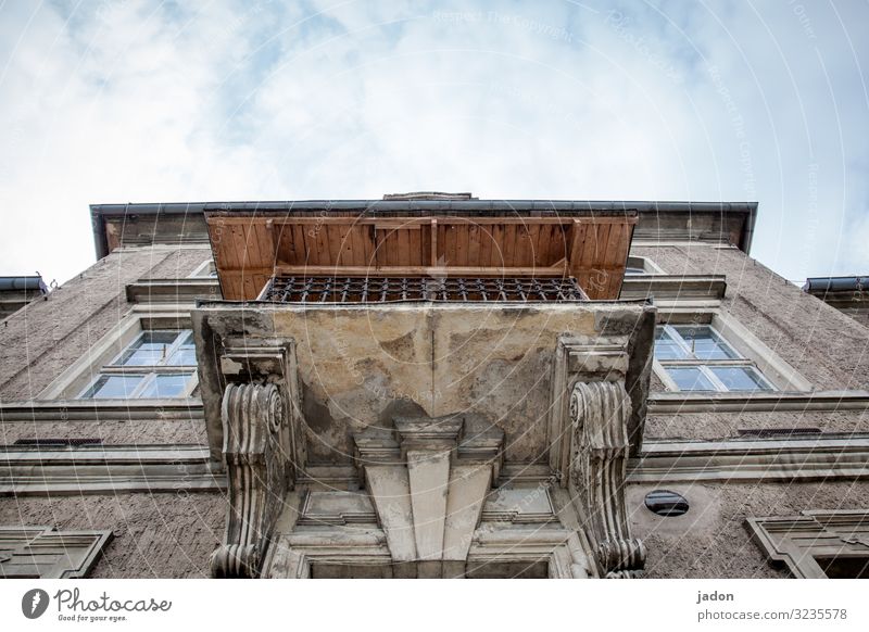 logenplatz. elegant Stil Wohnung Traumhaus Kunst Stadt Haus Hochsitz Gebäude Architektur Mauer Wand Fassade Balkon Ornament alt historisch oben Idylle Nostalgie