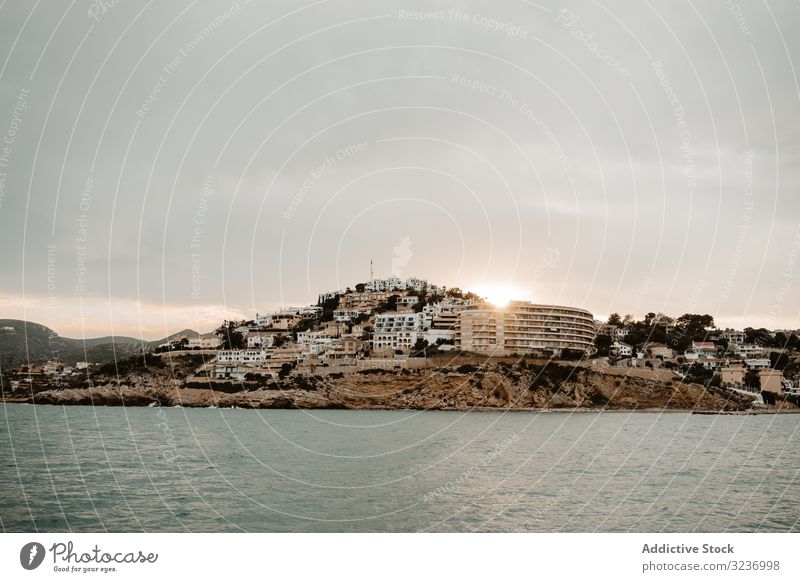 Luftaufnahme von Gebäuden MEER Großstadt Wasser nautisch Meer Küste Hafengebiet Stadtbild Bucht Himmel reisen Tourismus Urlaub Sommer urban Kai Windstille