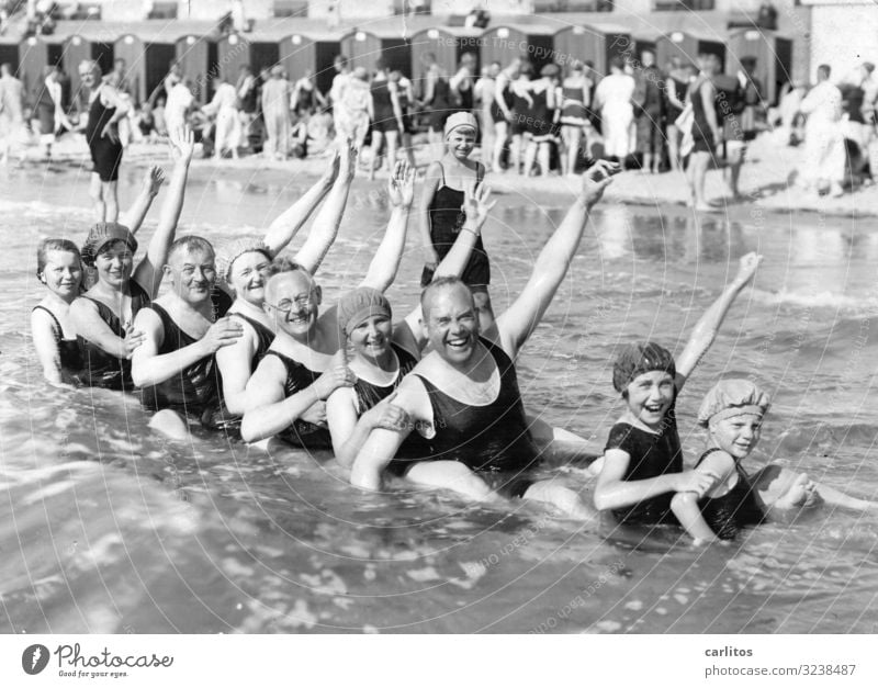 Badespaß vor 100 Jahren Ostsee Ferien & Urlaub & Reisen Zwanziger Jahre Freizeit & Hobby Großeltern früher Vergangenheit Freiheit Meer Freude Ausgelassenheit