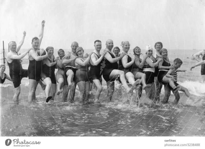 Badespaß vor 100 Jahren 2.0 Freizeit & Hobby Ferien & Urlaub & Reisen Meer Großeltern Senior Großvater Großmutter Ostsee Vergangenheit Zwanziger Jahre früher