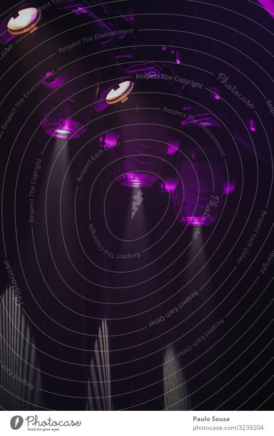 Led-Leuchten in der Bühne Technik & Technologie ästhetisch elegant violett innovativ Inspiration Kreativität Kunst Leistung Symmetrie purpur Leuchtdiode Licht