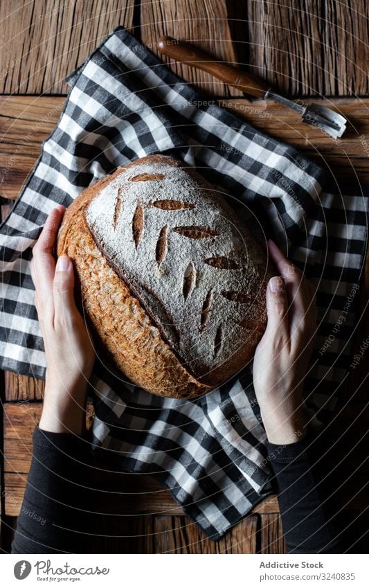 Dinkelbrot auf kariertem Tuch Brot frisch Serviette Stoff Tisch Werkzeug Mahlzeit Lebensmittel Küche heimwärts Snack rustikal gebacken lecker Utensil natürlich