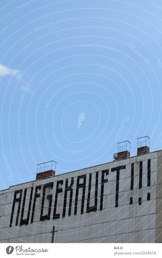 Aufgekauft Haus Hochhaus Mauer Wand Fassade Zeichen Schriftzeichen Schilder & Markierungen Hinweisschild Warnschild Handel Krise planen Immobilienmarkt