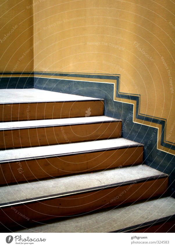 hochparterre Haus Bauwerk Gebäude Architektur Mauer Wand Treppe alt Treppenhaus Gebäudeteil Altbau verziert ästhetisch Linie Strukturen & Formen gelb blau eckig