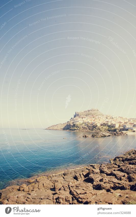 steinküste Umwelt Natur Landschaft Urelemente Erde Wasser Himmel Wolkenloser Himmel Sommer Wärme Hügel Felsen Küste Strand Bucht Meer natürlich Sardinien