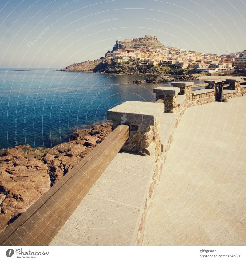 seaside promenade Umwelt Natur Landschaft Urelemente Erde Wasser Himmel Wolkenloser Himmel Sommer Schönes Wetter Hügel Felsen Küste Bucht Meer Insel gehen