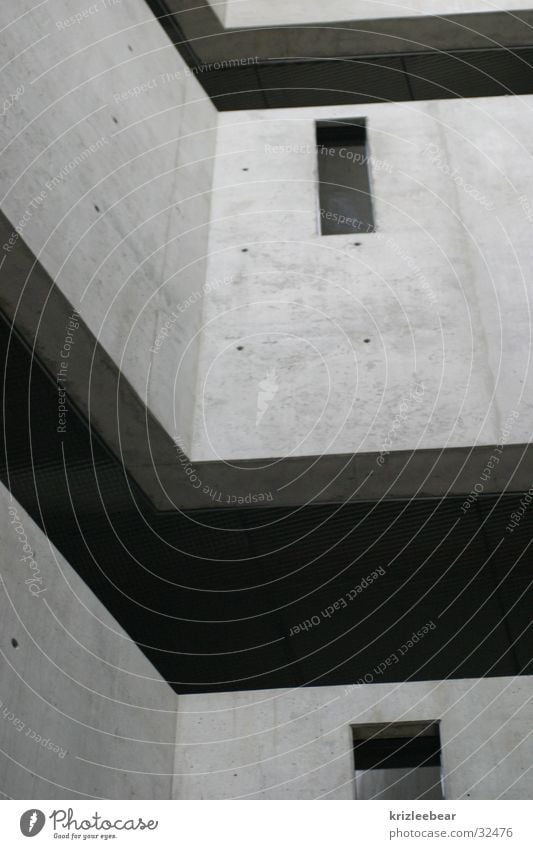 wand, fenster, zwischenraum Beton Mauer grau schwarz unpersönlich Einsamkeit kalt Architektur void