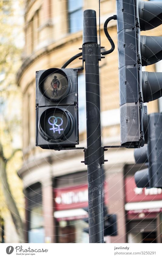 LGBT-Fußgängerampel-Signale, die Gleichheit symbolisieren. Ferien & Urlaub & Reisen Dekoration & Verzierung Homosexualität Ampel Akzeptanz lgbt lgbt Ampel