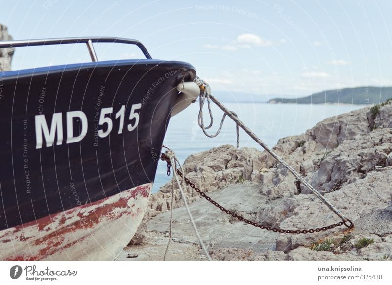 MD515 Ferien & Urlaub & Reisen Ausflug Sommerurlaub Felsen Küste Meer Schifffahrt Motorboot Hafen Seil Wasserfahrzeug trocken blau rot stagnierend Farbfoto