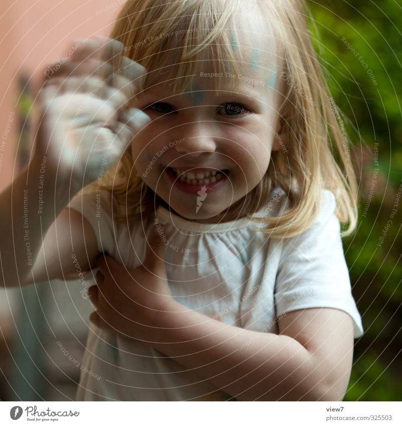 #325503 Haare & Frisuren Freizeit & Hobby Spielen Kindererziehung Kindergarten lernen feminin Kleinkind Mädchen Familie & Verwandtschaft Kindheit 1 Mensch