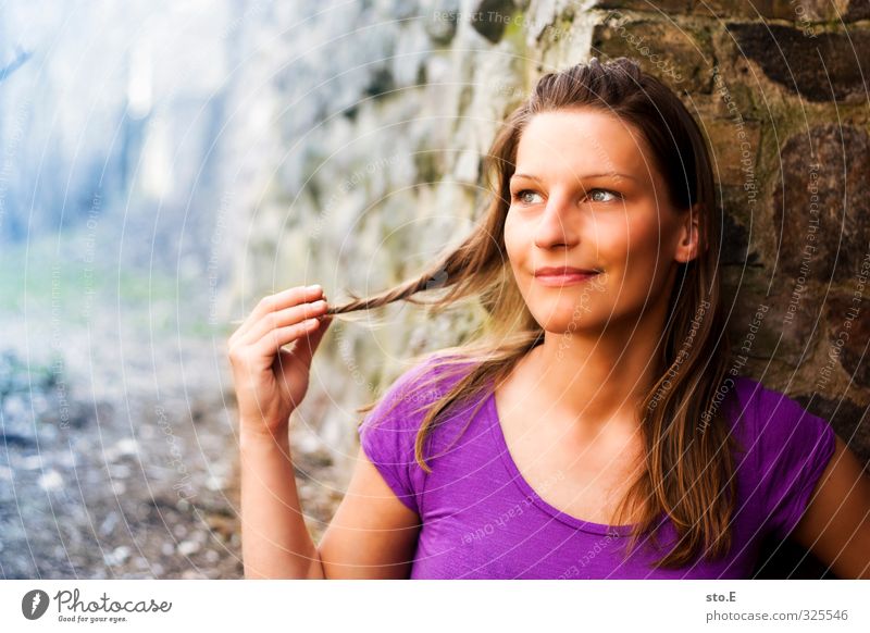 verträumt Stil schön Flirten feminin Junge Frau Jugendliche Partner Haare & Frisuren Gesicht Lächeln träumen Erotik trendy Frühlingsgefühle Liebe Verliebtheit