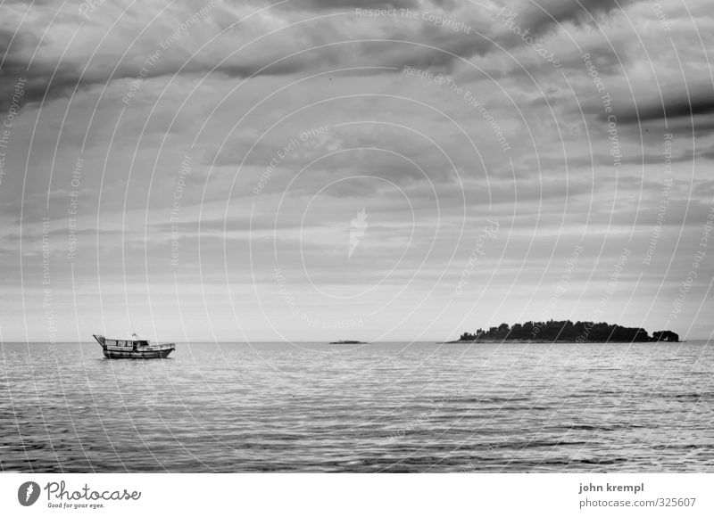 Ankern Wasser Gewitterwolken Küste Meer Insel Rovinj Dorf Hafenstadt Schifffahrt Passagierschiff Motorboot Jachthafen Schwimmen & Baden bedrohlich Mut