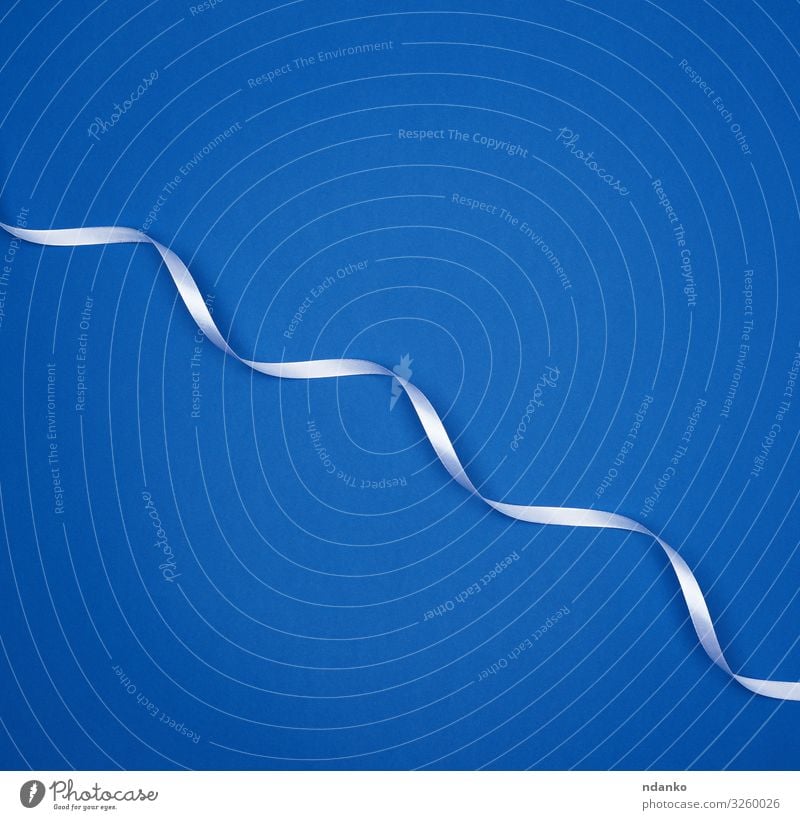 weißes, seidendünnes Band gedreht Design Dekoration & Verzierung Feste & Feiern Weihnachten & Advent Geburtstag Werkzeug Stoff Schnur blau Farbe Jahrestag