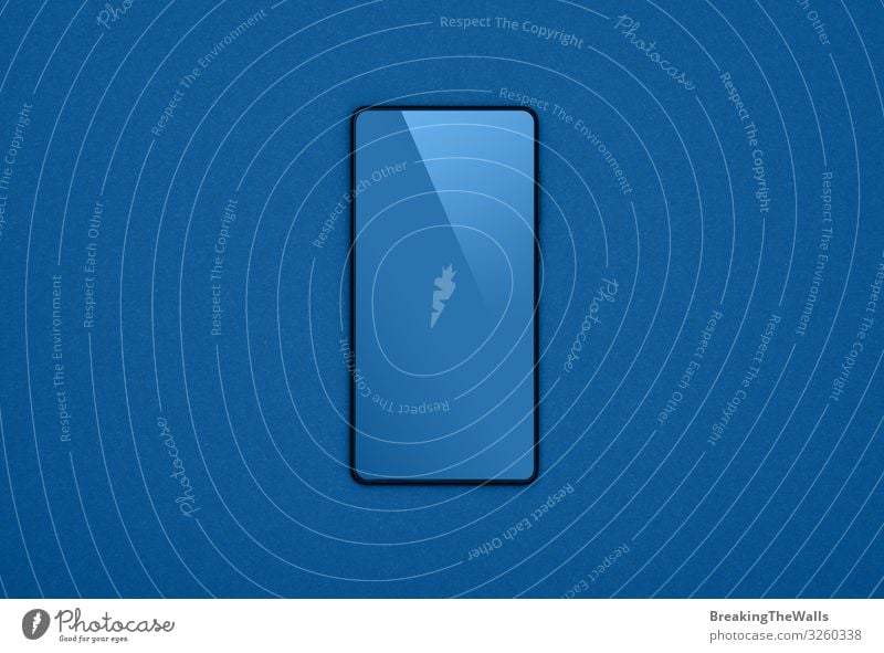 Schwarzes Smartphone mit leerem Bildschirm über grau Schreibtisch Tisch Telekommunikation Business sprechen Telefon Handy PDA Technik & Technologie