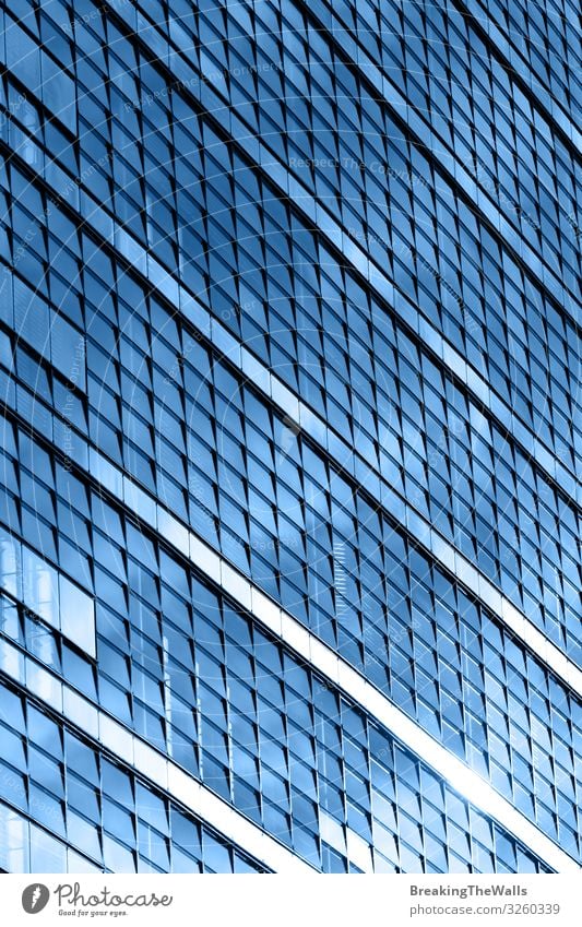 Modernes Geschäftshaus Bürogebäude blaue Glasfenster Baustelle Geldinstitut Business Stadt Stadtzentrum Hochhaus Bankgebäude Bauwerk Gebäude Architektur Fassade